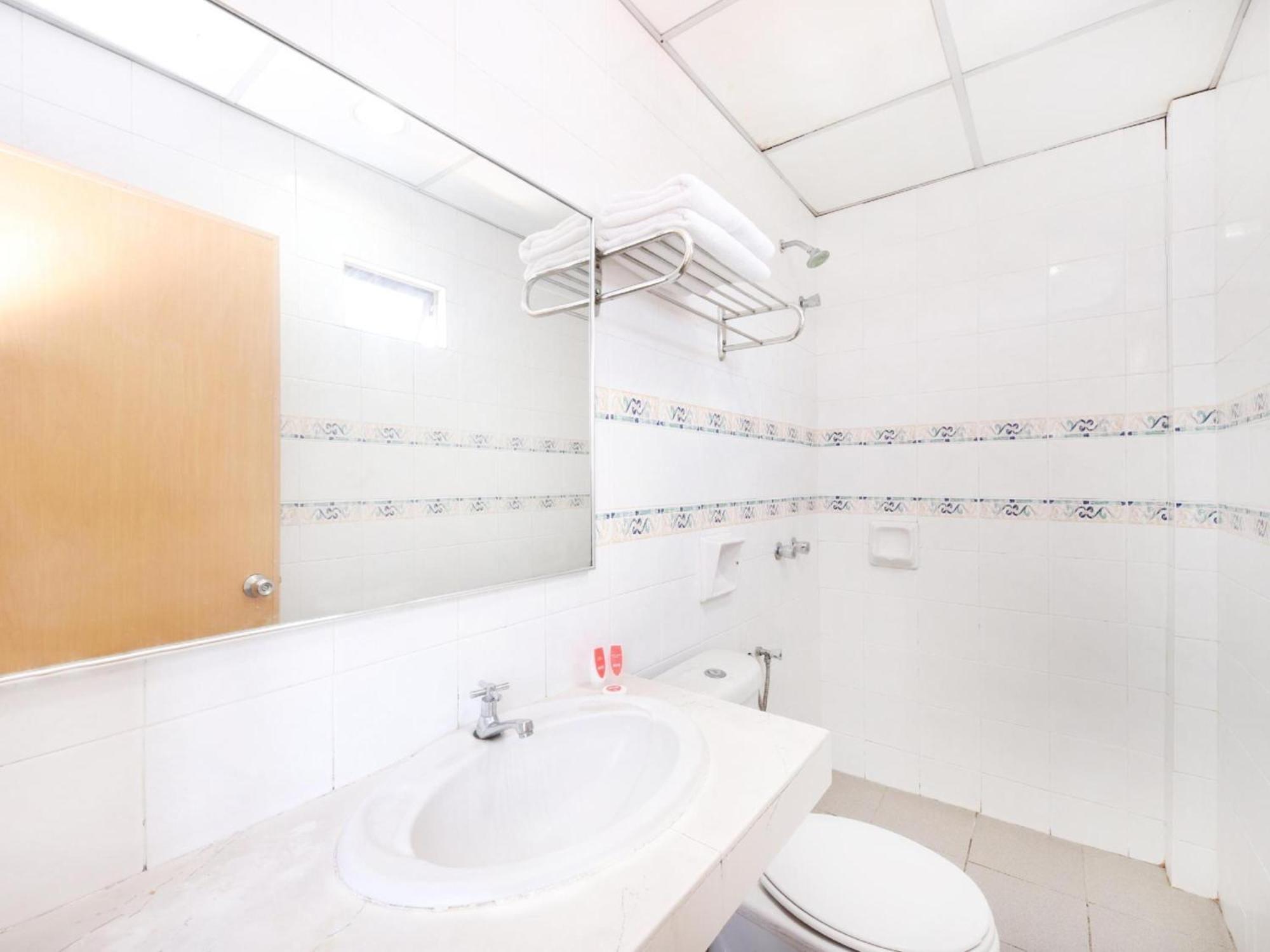 Super Oyo 447 Comfort Hotel Meru Klang Exterior photo
