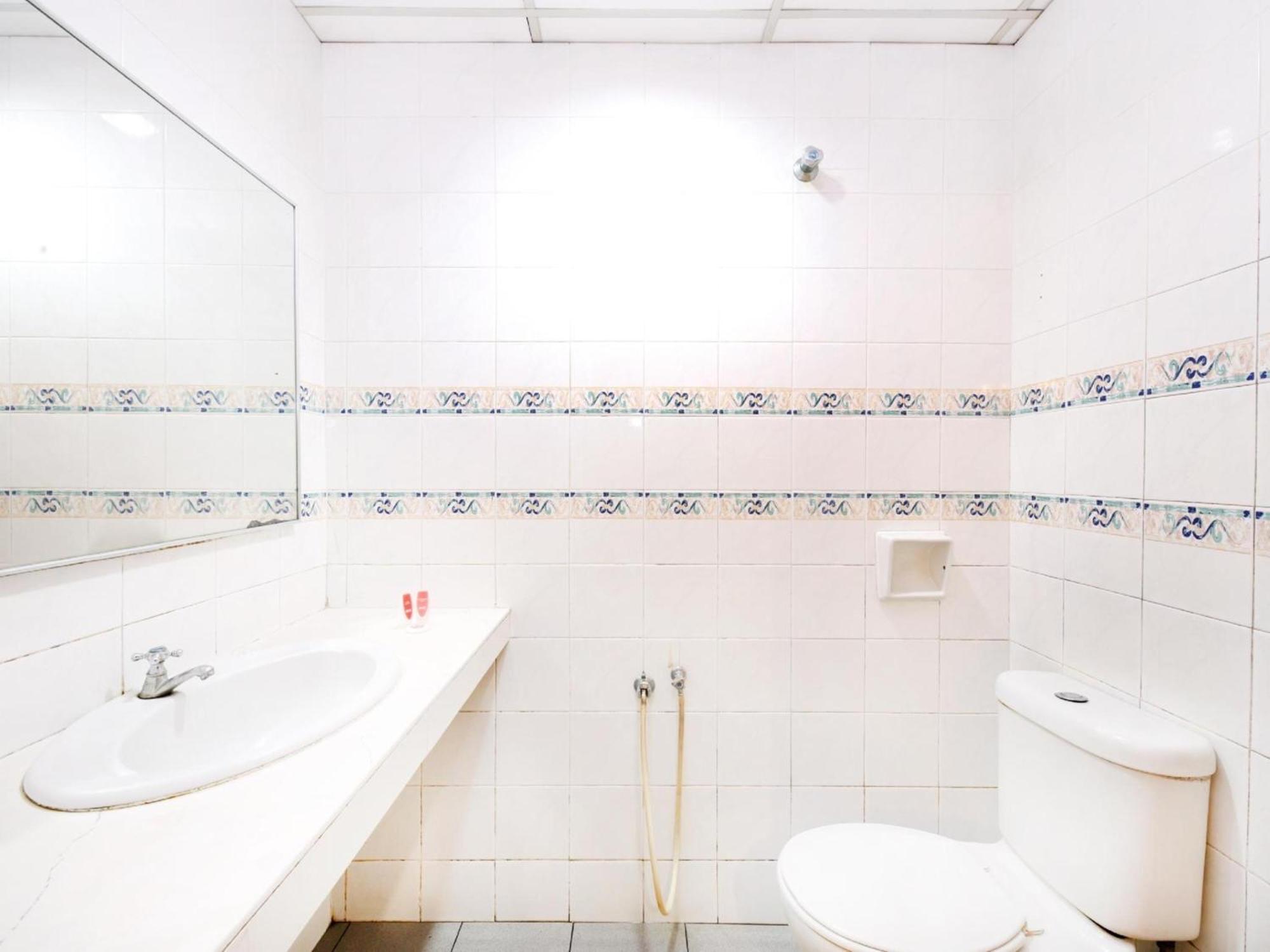 Super Oyo 447 Comfort Hotel Meru Klang Exterior photo